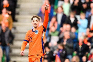 Luciano Valente juicht voor Jong Oranje
