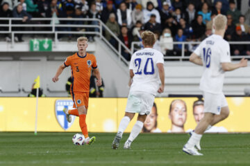 Jan Paul van Hecke tegen Finland