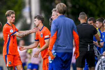 Youri Regeer komt in het veld bij Jong Oranje