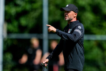 Dick Schreuder als trainer van NEC