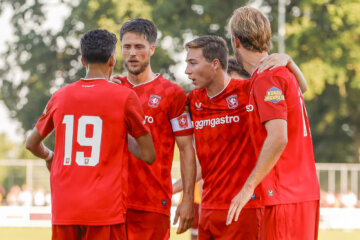 Ricky van Wolfswinkel en Carel Eiting na de 1-0 tegen Motherwell