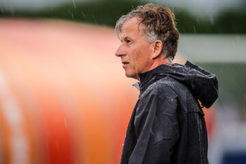 Andries Jonker in de regen