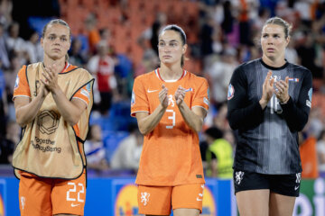 Ilse van der Zanden, Caitlin Dijkstra en Lize Kop na de EK-uitschakeling