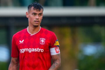 Mees Hilgers als aanvoerder van FC Twente