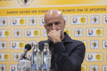 Peter Bosz op de persconferentie voor de Johan Cruijff Schaal