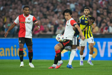 Ayase Ueda in actie tegen Fenerbahce