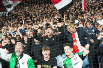 Fans van Feyenoord thuis tegen Fenerbahce