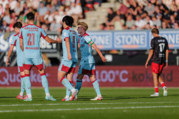 Sem Steijn en Ayase Ueda