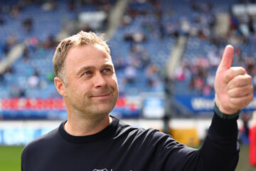 Robin Veldman steekt zijn duim op