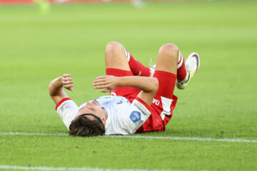 Victor Jensen raakt geblesseerd