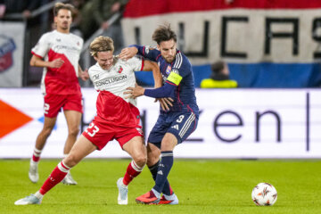 Niklas Vesterlund tegen Olympique Lyonnais