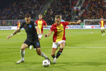 Mathis Suray (rechts) tegen FCSB