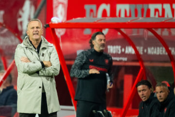 John van den Brom langs de kant