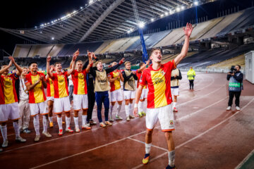 Milan Smit viert feest in Griekenland