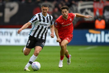 Alec Van Hoorenbeeck in duel met Ricky van Wolfswinkel