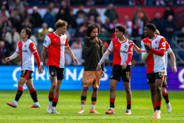 Ayase Ueda, Luciano Valente, Gjivai Zechiel, Oussama Targhalline en Givairo Read