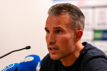 Robin van Persie staat de pers te woord