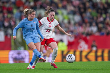 Wieke Kaptein in actie tegen Polen