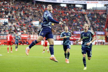 Oscar Gloukh scoort tegen FC Twente