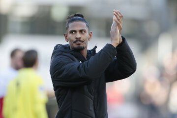 Sébastien Haller bedankt de supporters van FC Utrecht