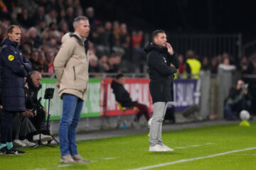 Robin van Persie en Melvin Boel