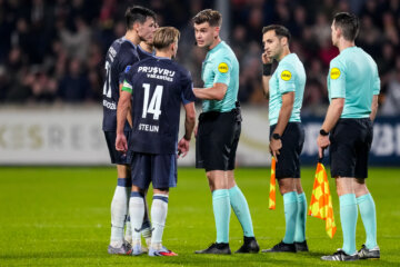Feyenoord-spelers in discussie met Joey Kooij