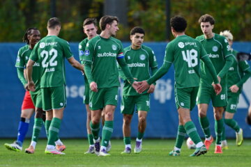 FC Groningen juicht na een treffer tegen Hamburger SV