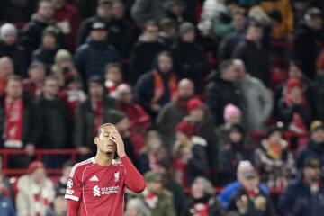 Virgil van Dijk baalt van de zeperd tegen PSV