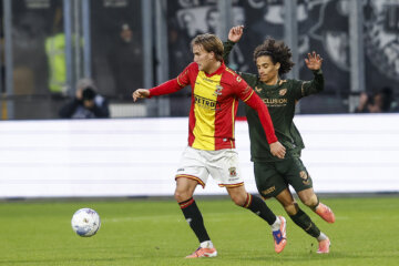 Gjivai Zechiël tegen Go Ahead Eagles