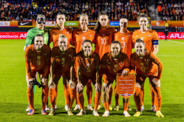 De OranjeLeeuwinnen voorafgaand aan het duel met Zuid-Korea