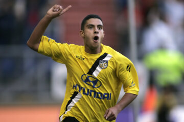 Anouar Diba in het shirt van NAC Breda