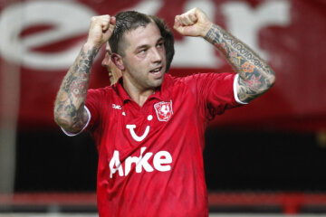 Theo Janssen na zijn wereldgoal tegen PSV