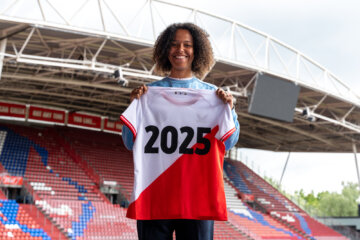 Naomi Piqué verlengt haar contract bij FC Utrecht