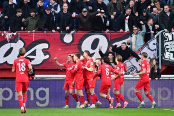 FC Twente viert de goal van Bas Kuipers tegen NEC