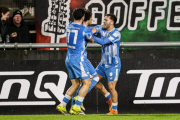 FC Utrecht viert de goal van Gjivai Zechiël