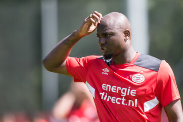 Jetro Willems op de training van PSV