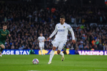 Joel Piroe namens Leeds United