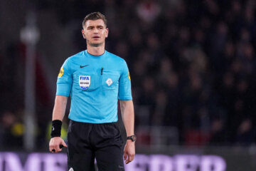 Joey Kooij tijdens het duel tussen PSV en FC Twente