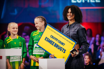 Johan Cruijff Talent van het Jaar Esmee Brugts mag een Cruyff Court aanleggen