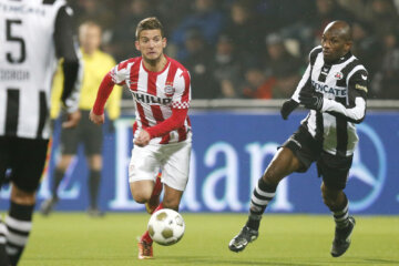 Kwame Quansah in duel met Dries Mertens
