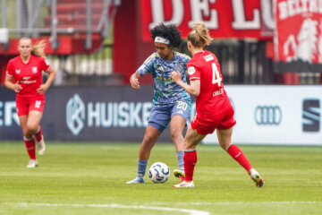 Lieske Carleer tijdens het duel met Ajax