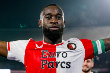 Lutsharel Geertruida viert zijn goal tegen Sparta