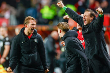 Przemyslaw Tyton en Michel Vlap juichen