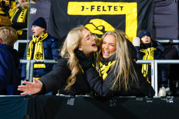 Vrouwelijke fans van Bodø/Glimt tegen FC Twente