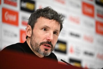 Mark van Bommel op de persconferentie van Royal Antwerp