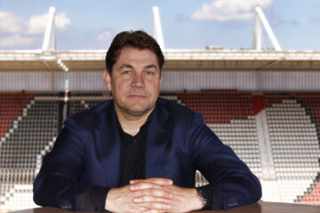 Max Huiberts in het stadion van AZ