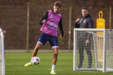 Milan Smit op de laatste training voor het duel met Aston Villa