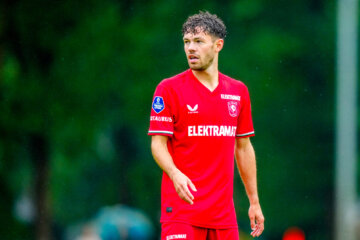 Mitchell van Bergen tijdens een oefenduel van FC Twente