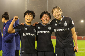 Mao Itamura, Kokona Iwasaki en Akari Takeshige bij Feyenoord