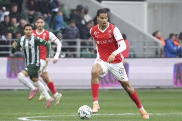 Amine Salama aan de bal bij Stade de Reims